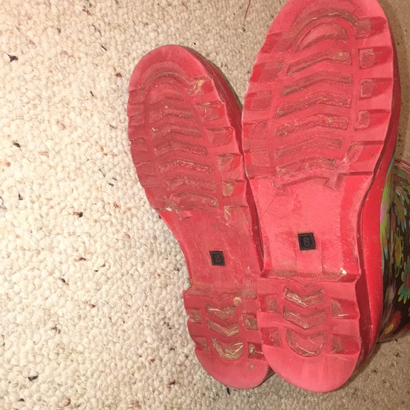 Cute rain boots - Picture 2 of 3